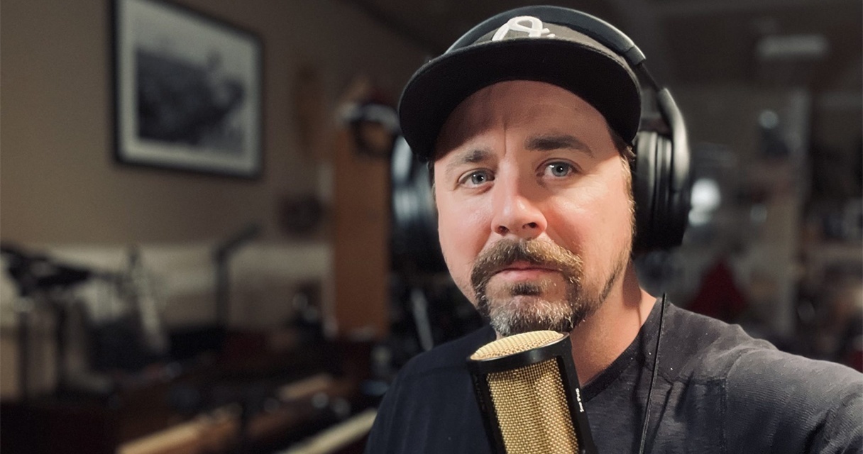 For journeyman songwriter and podcaster Joe Pug, the AUDIX PDX720 vocal mic is the next step up