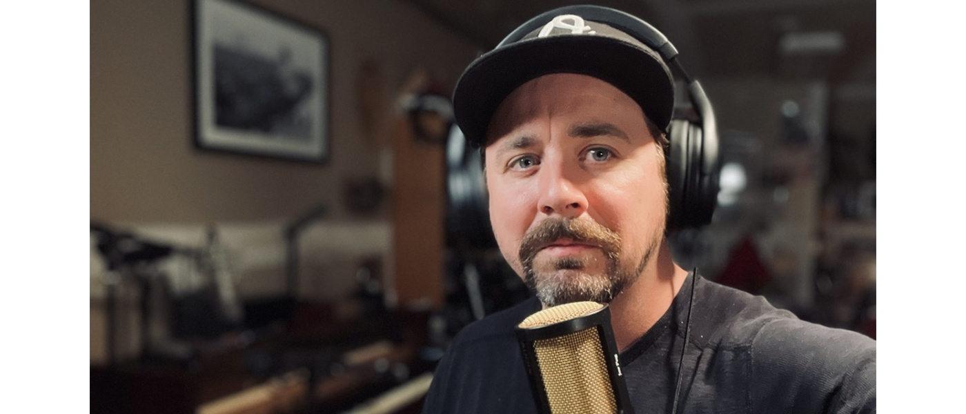 For journeyman songwriter and podcaster Joe Pug, the AUDIX PDX720 vocal mic is the next step up