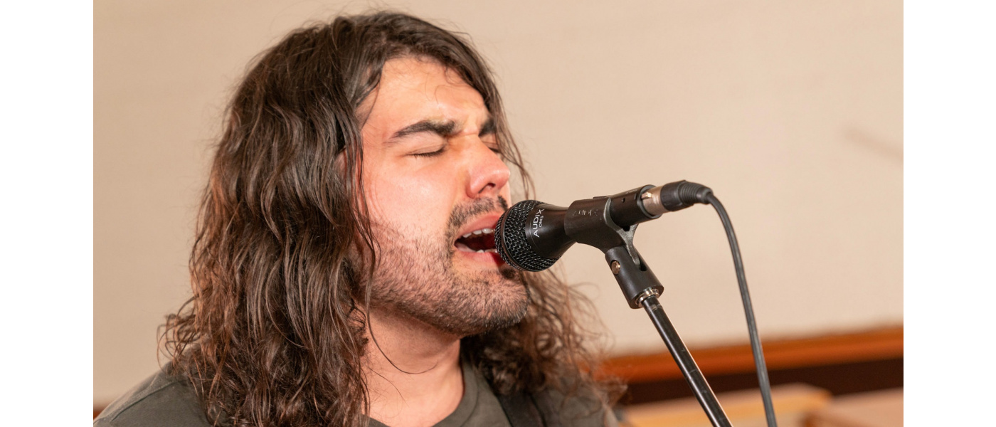 Sideman to the stars turned solo artist Jonathan Wyndham records with AUDIX mics, becomes a believer